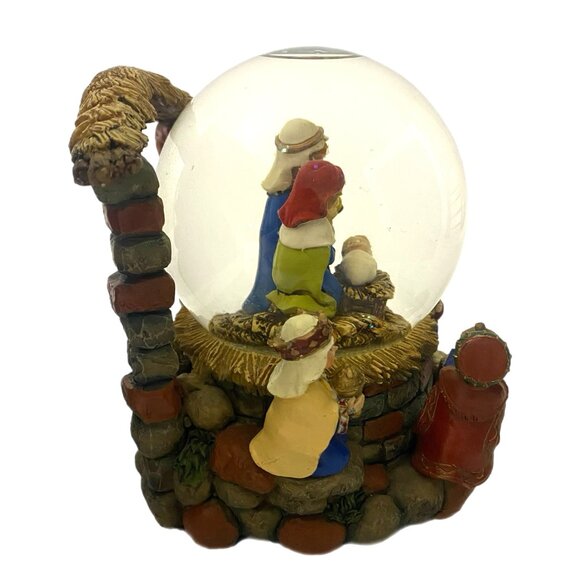 Musical Glitterdome Globe Nativity Plays "We Wish You "A Merry Christmas" - Picture 4 of 9